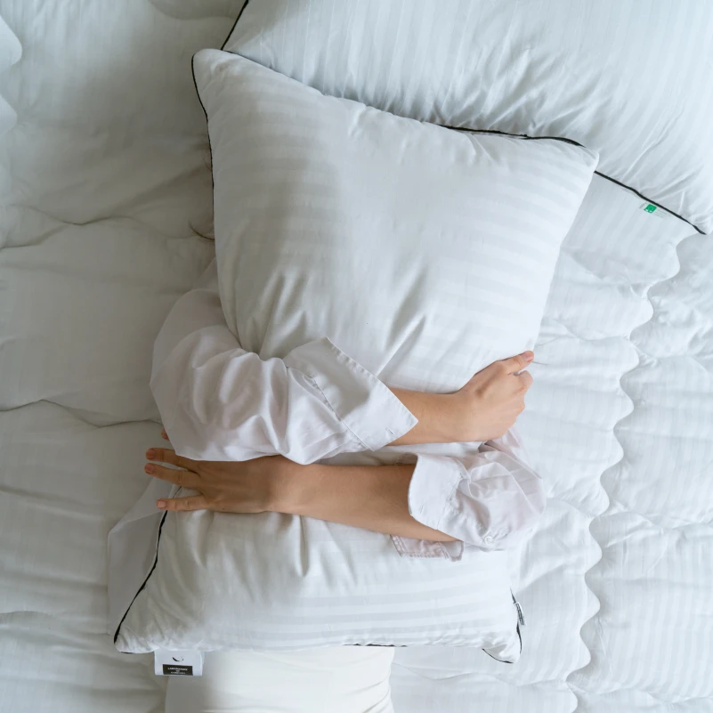 Подушка антиалергенна Royal Hand Made №916 3M ТМ Thinsulate ТМ сатин-жакард (середня) - 11