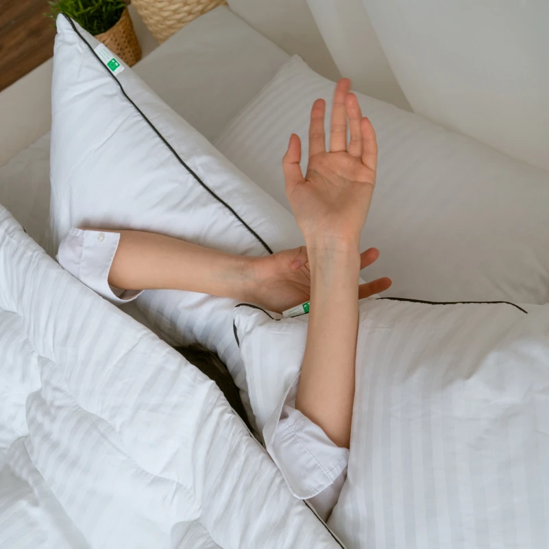 Подушка антиалергенна Royal Hand Made №916 3M ТМ Thinsulate ТМ сатин-жакард (середня) - 15