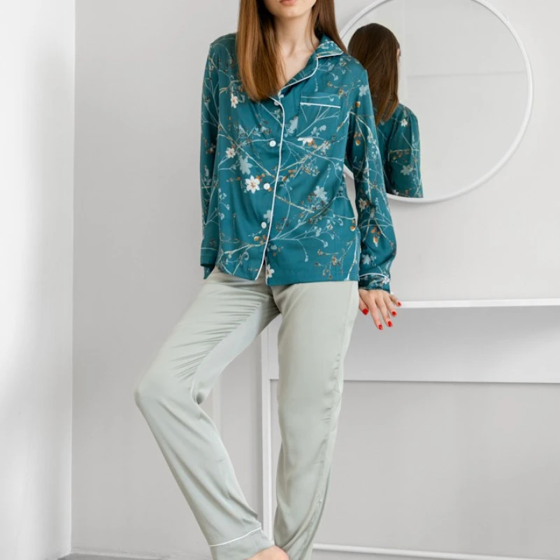 Женский домашний шелковый костюм на пуговицах "Joana" emerald