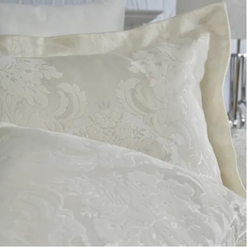 Набір покривало + наволочки 2 шт С "Luxury Jacquard creamy" - 3