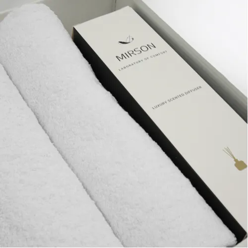 Набір подарунковий Elegant Trio "White" (Рушники 50*90 - 2 шт. + 70*140 - 1 шт. + спрей текстильний) - 4