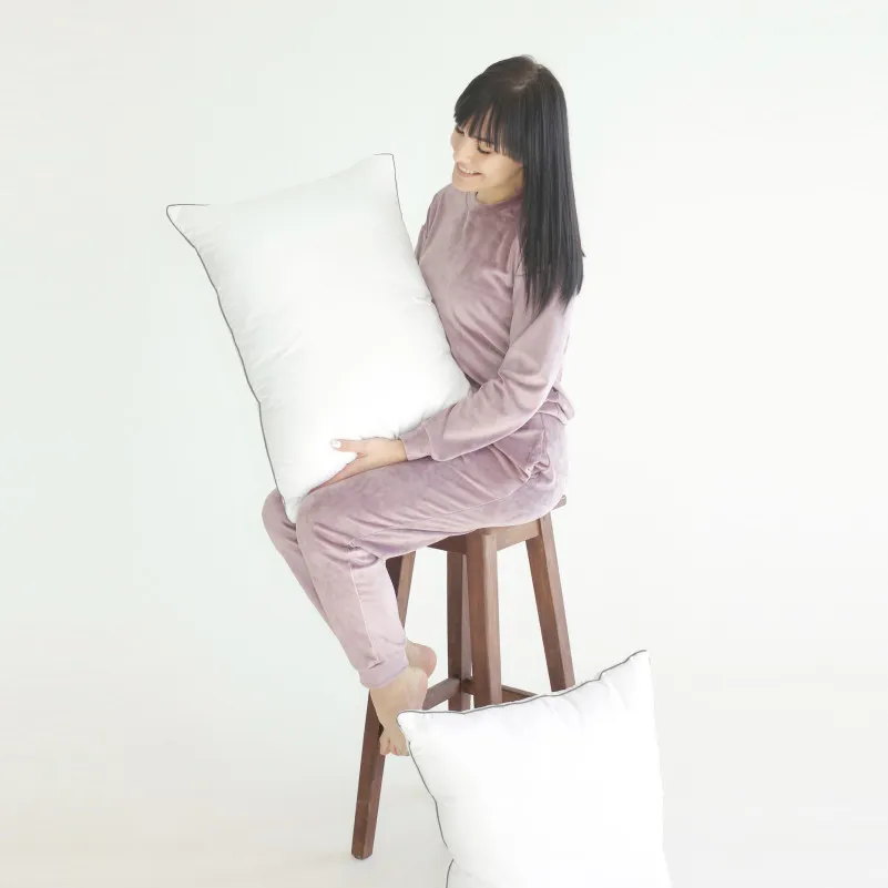 Подушка шовкова №2746 Royal Silver Silk (середня) - 11